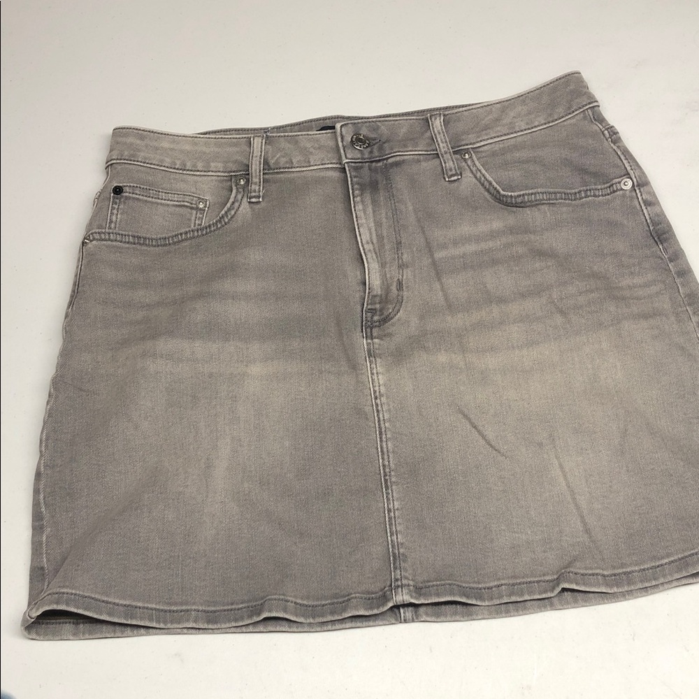 CALVIN KLEIN GRAYWASH JEAN SKIRT W14/32 L 16⭐️